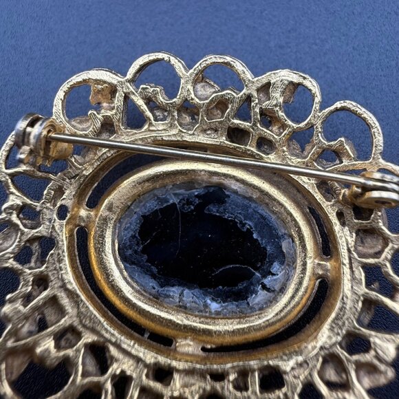 Vintage Gold-Tone Filigree Starburst Brooch Ornate Black Centerpiece Decorative‎ - Picture 5 of 6